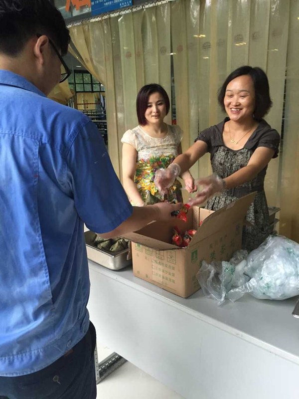 濃情端午、粽葉飄香——集團工會開展端午送粽子活動