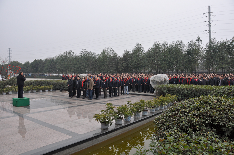 喜迎新年，集團(tuán)公司組織開展莊嚴(yán)的升國旗儀式