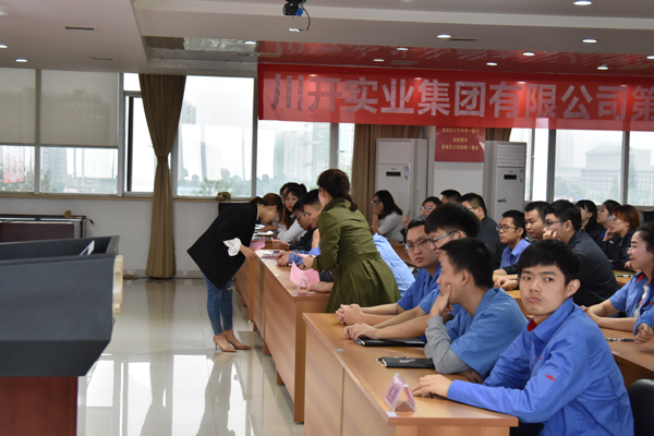 1569217841540392.jpg 5.發(fā)放選票.JPG