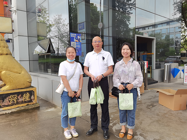 集團(tuán)工會(huì)開展中秋送月餅活動(dòng)